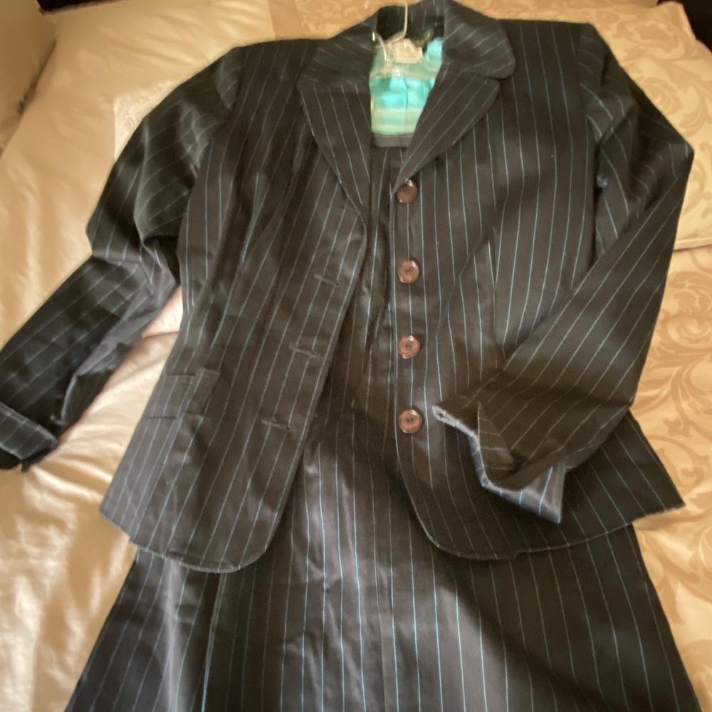 Harve Bernard 2piece Women’s Suit